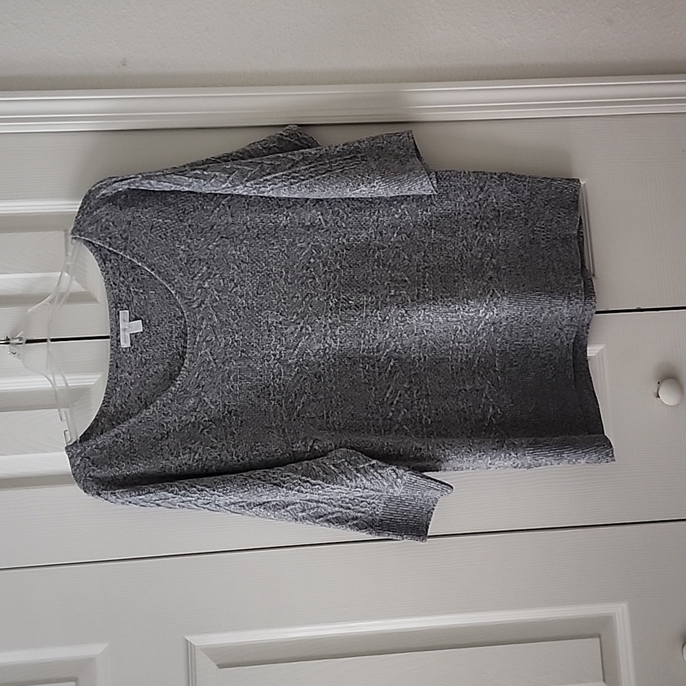 Gray 3/4 sleeved sweater